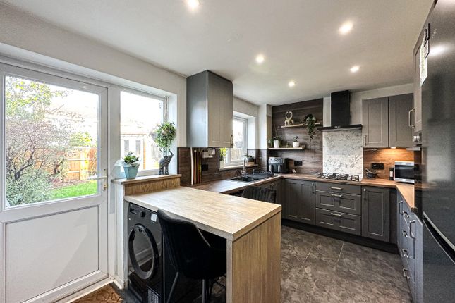 8, Kenwyn Close, Taunton photo 4