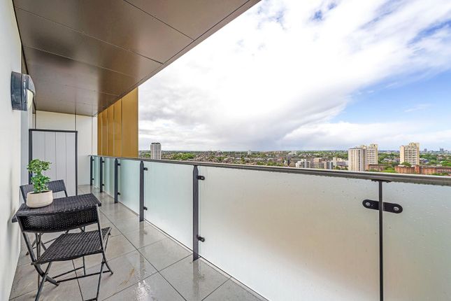 Flat 62 Park Heights, 25, Robsart Street, London photo 4
