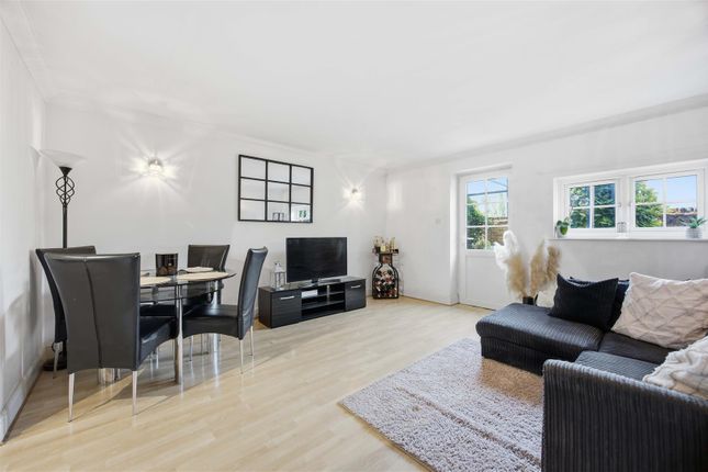 14, Waterford House, Thorney Mill Road, West Drayton photo 3