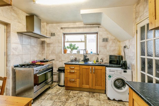 7, Vaughan Close, Bristol photo 4