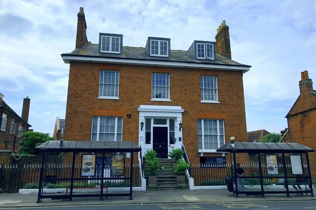 Office to let in 20 Broad Street, Markham House, Wokingham