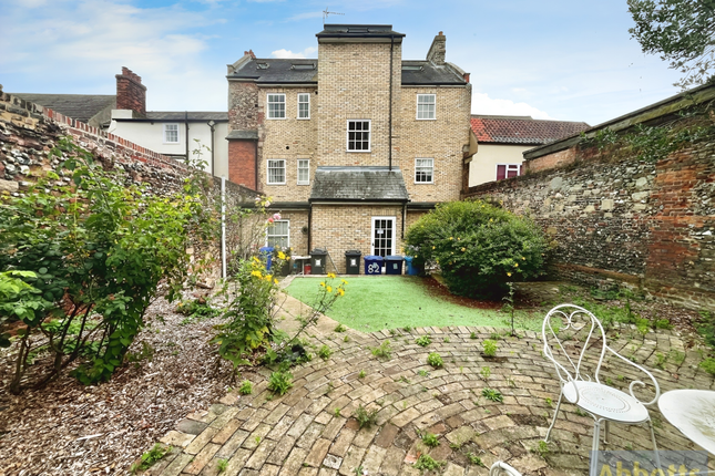 1-bed flat on Flat 2, Bury St. Edmunds, £1,350/mo