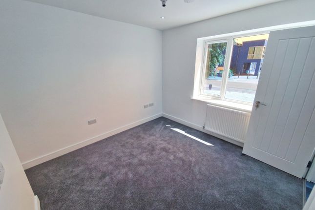 Room 1, 27, Heron Square, Hampshire photo 3