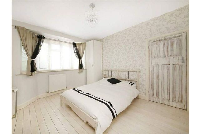 Maisonette for sale in Farm Avenue, Streatham