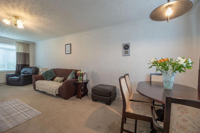 28, Andrew Avenue, Lenzie photo 4