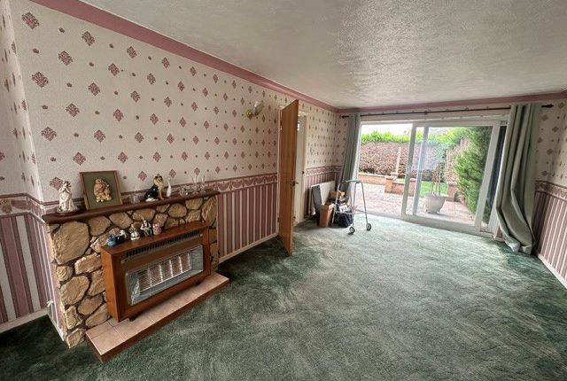 4, THE HAYWARDS, THATCHAM photo 3
