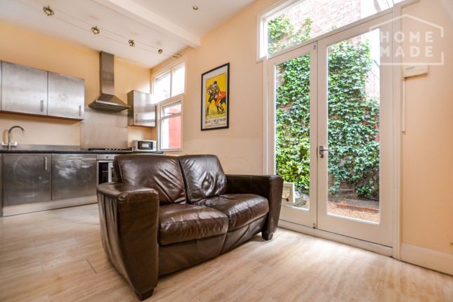 Flat to rent in Lanark Mansions, Shepherds Bush