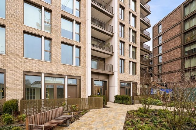 Thumbnail Flat to rent in Parkland Walk, Fulham