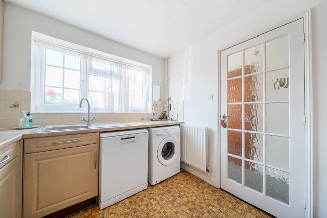 14, Fieldside Close, Orpington photo 3