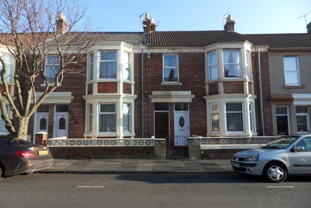 Thumbnail Flat to rent in Clifton Terrace, Whitley Bay