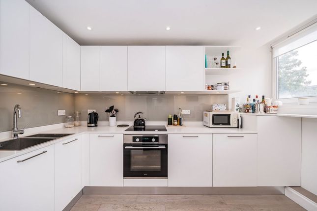 Flat 2, King Charles House, Wandon Road, London photo 4