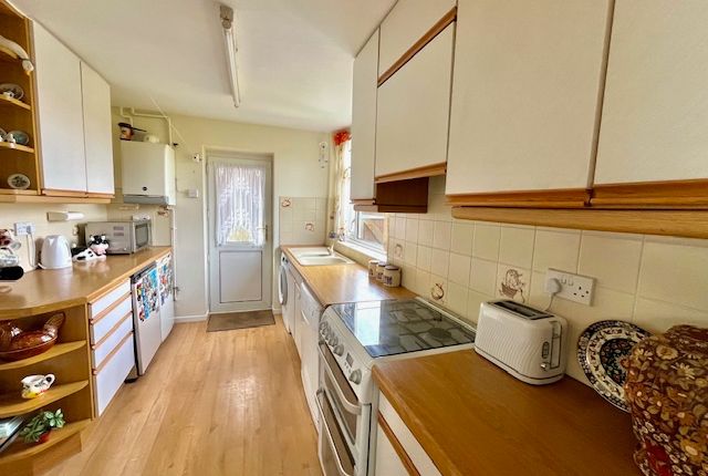 12 East Bank, Selsey photo 3