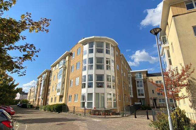 Thumbnail Flat for sale in Richmond Court, Exeter