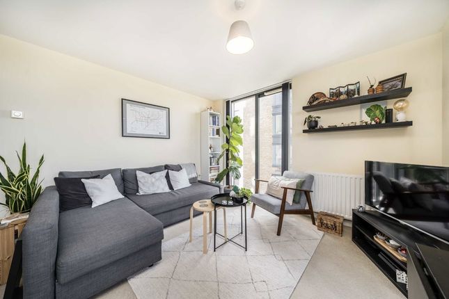 Thumbnail Flat for sale in Taylor Place, London