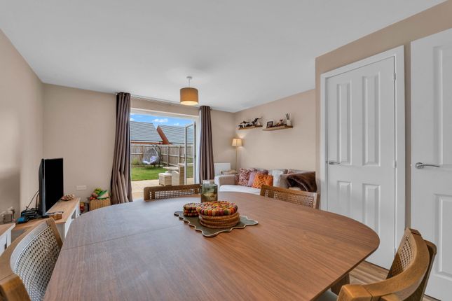 19, Kempson Close, Sileby photo 2