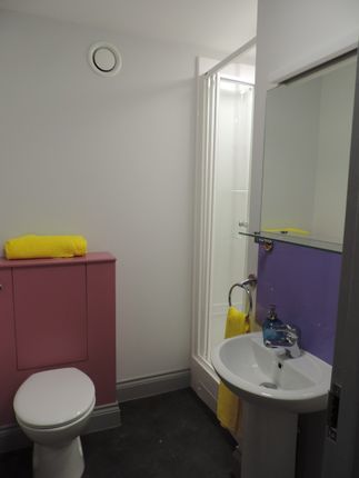 Pink Penthouse, Lustrous House, Gillingham photo 4