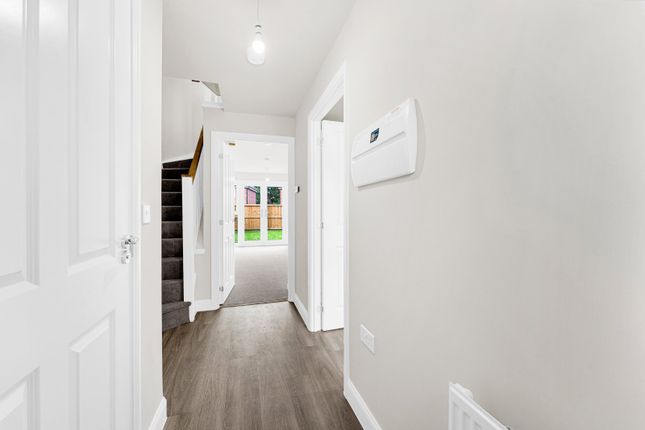 19, Uxbridge Crescent, Staffordshire photo 2