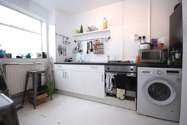 Thumbnail Flat to rent in Hackford Rd, Oval, London