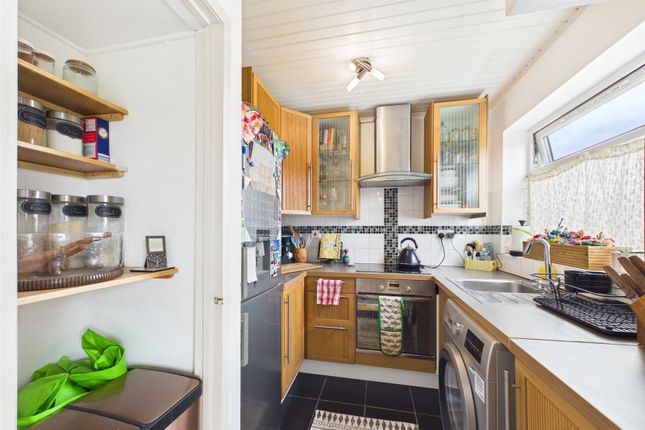 104, Golden Vale, Gloucester photo 5