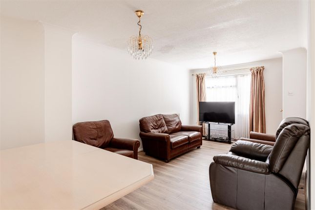 Aspen Close, London photo 2