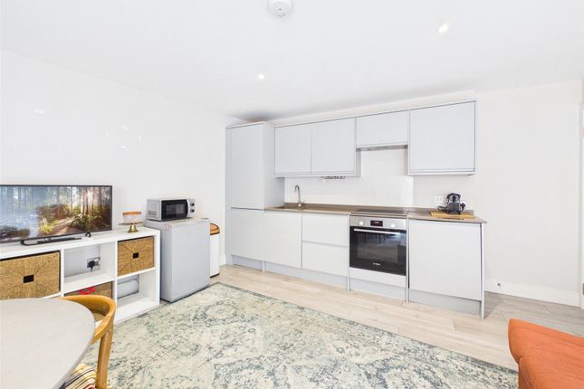 Flat 3 Ashby House,, Swan Street, Isleworth photo 3