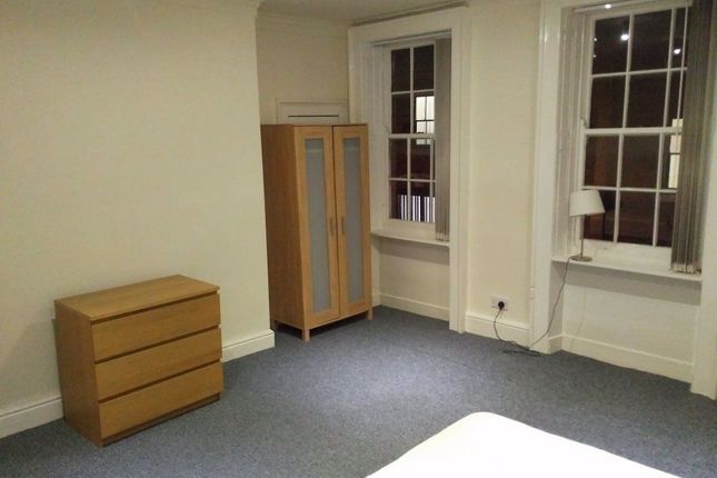 Room to rent in Barstow Square, Wakefield WF1