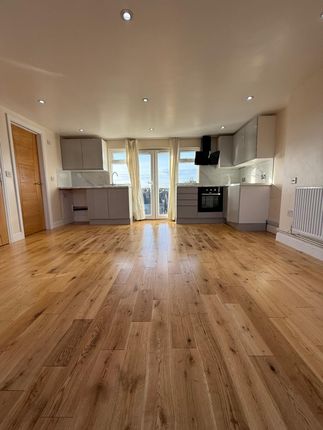 3 Bed Maisonette To Rent Lawrence Avenue, London N13