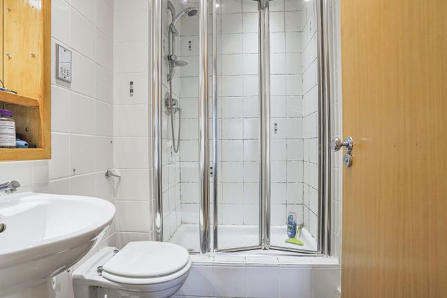 Flat for sale in Bowman Lane, Leeds, West Yorkshire