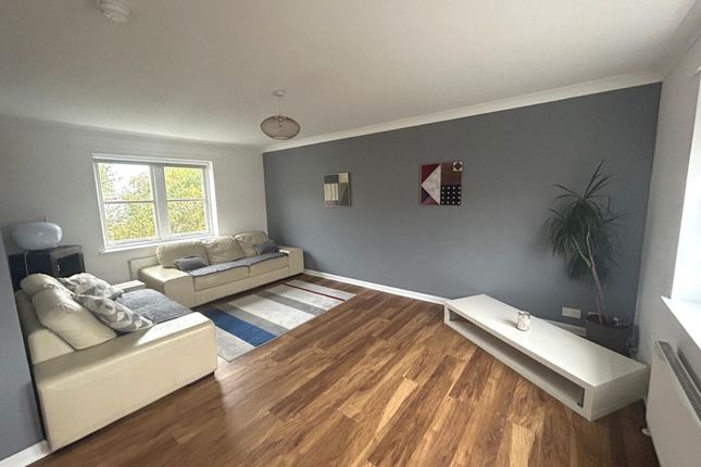 74 Kirklands, Renfrew photo 3