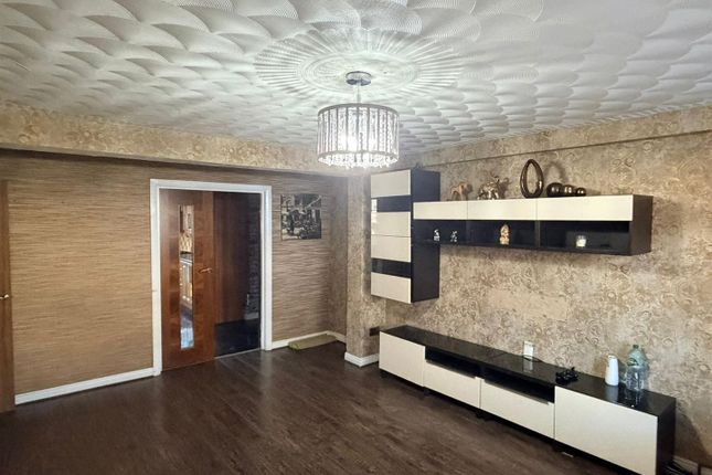 7, Pear Tree Avenue, Tipton photo 3