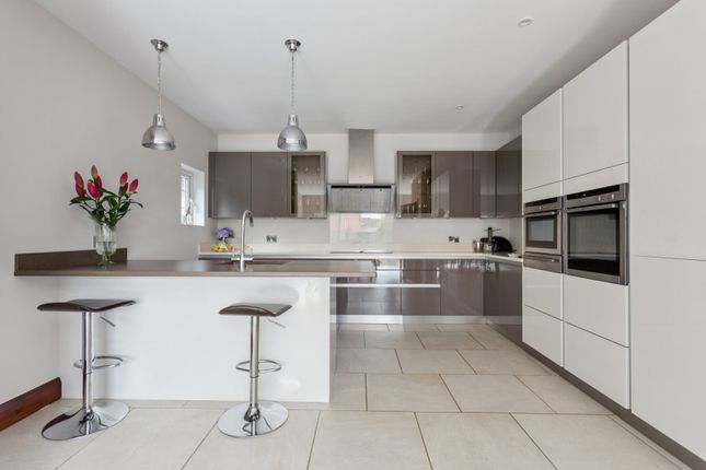 36, Lowndes Avenue, Buckinghamshire photo 4