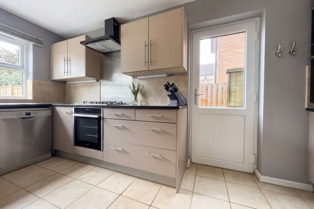 6 Aylstone Close, Stratford-Upon-Avon photo 4