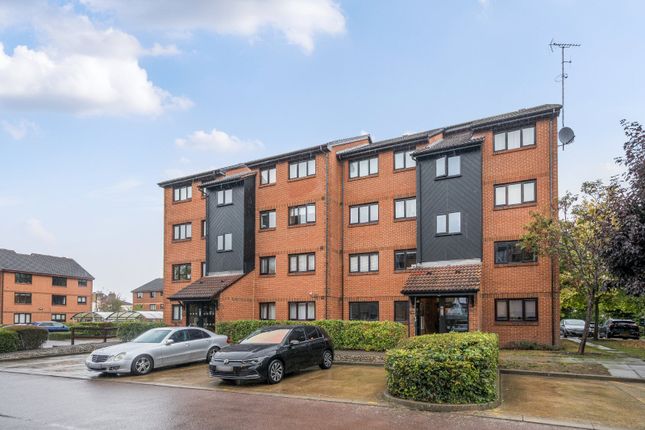 Studio flat on 17, Cross Road, London, £2,200/mo
