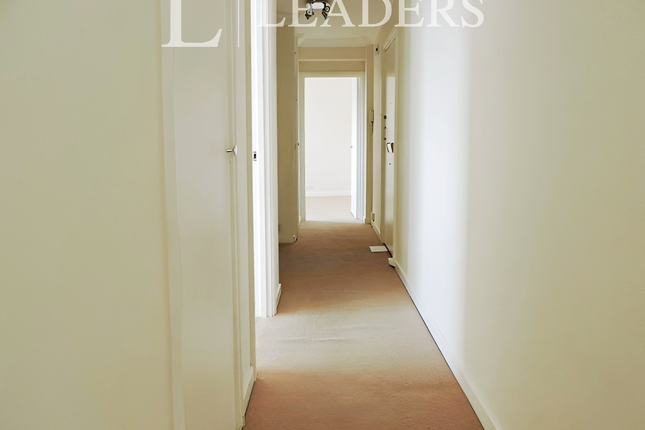 38, Coombe Lea, Hove photo 4