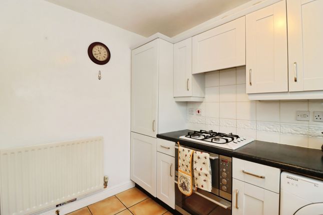 12, Worcester Close, Chesterfield photo 3