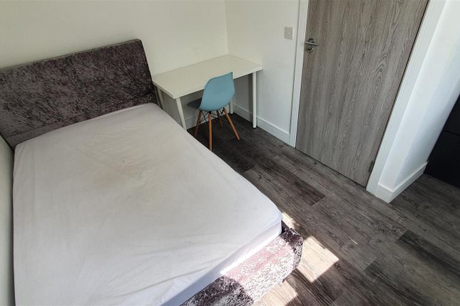 Flat to rent in Richards Street, Cathays, Cardiff