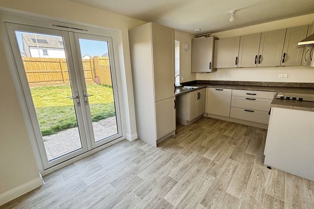 8, Cullar Crescent, Saltash photo 2