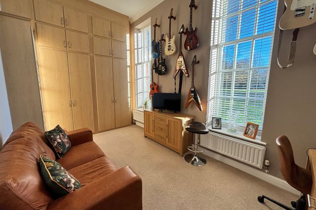 Flat for sale in Beningfield Drive, Napsbury Park