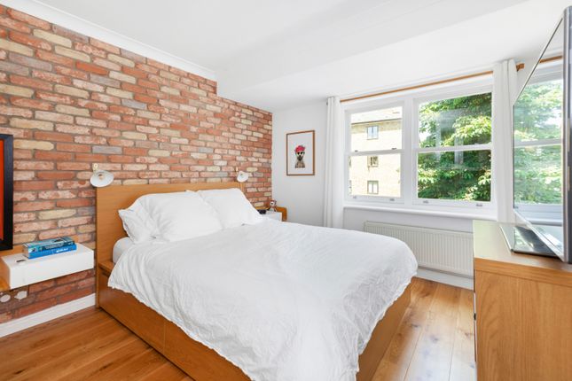 Terraced house for sale in Leigh Road, London