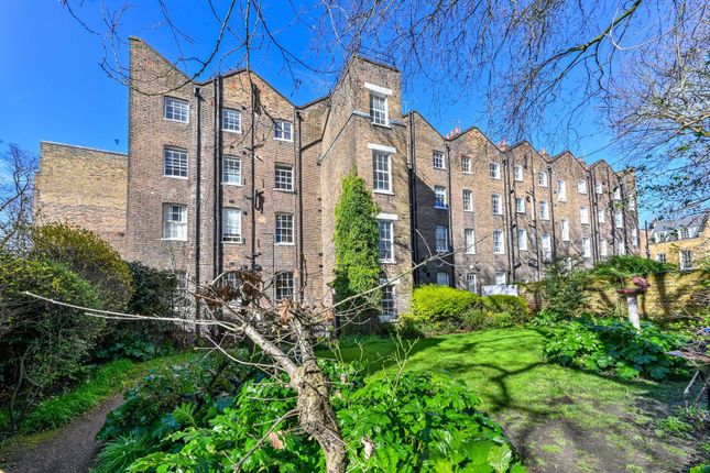 Flat for sale in Canonbury Square, Islington, London