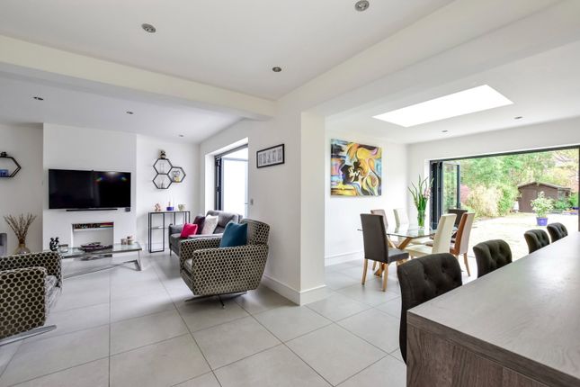 18, Reddings Avenue, Bushey photo 4