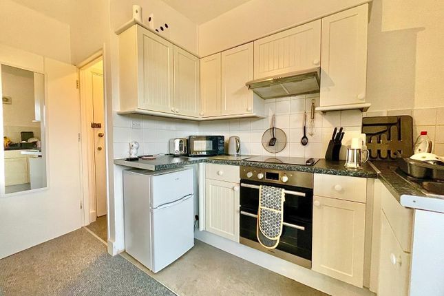 Flat 4, The Rock, Abbotsbury Road, Weymouth photo 5