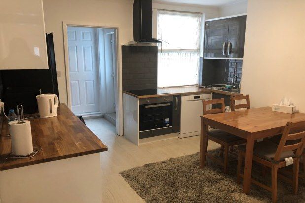 Room To Rent In Room 3 Portland Street Mansfield Ng18 Zoopla