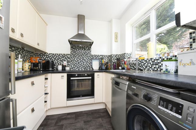 End terrace house for sale in Froden Brook, Billericay