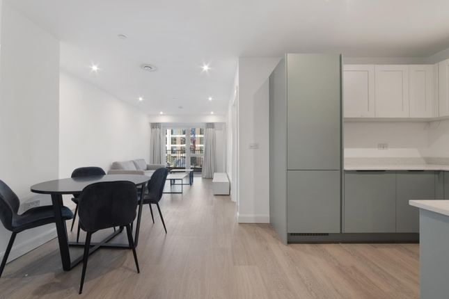 Thumbnail Flat to rent in Galleria House, Western Gateway, London