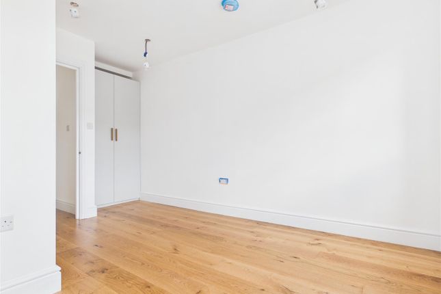 45, Windmill Road, Brentford photo 3