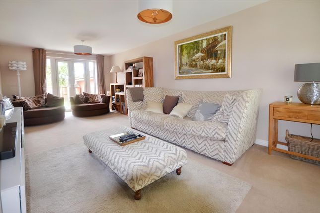 4, Lark Close, Bruton photo 3