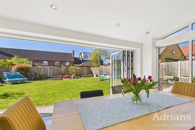 39, Cowdrie Way, Chelmsford photo 2