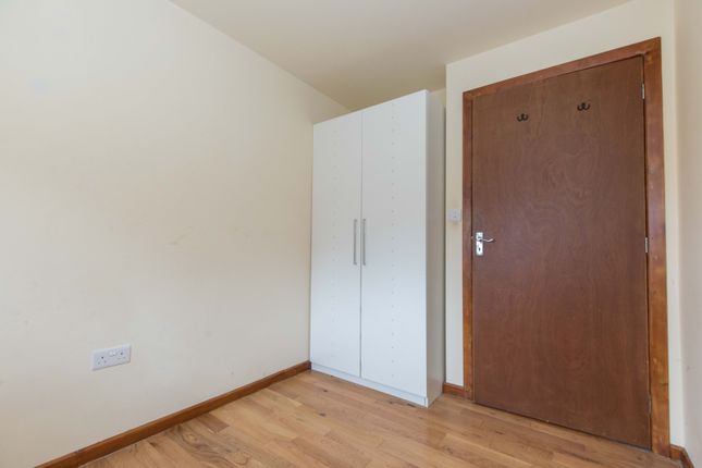 67 Titchfield Road, Carshalton photo 4
