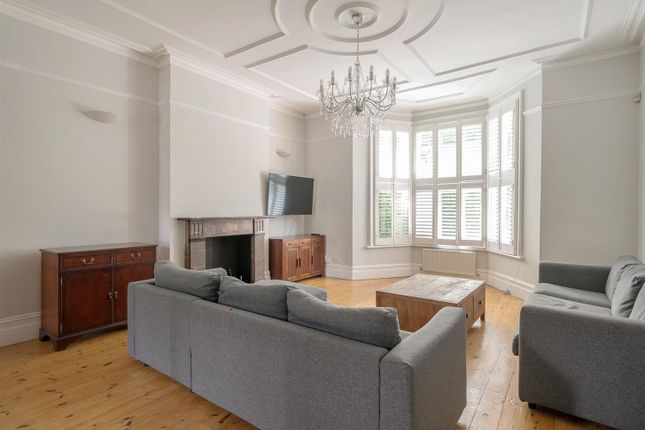 26, Kingswood Avenue, London photo 2
